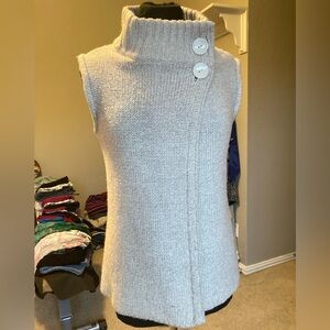 United States Sweaters Cream Turtleneck Vest with large buttons. Size small